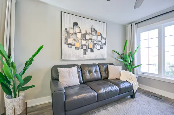 27 Claire DR, Barrie, ON L4N 5Y1