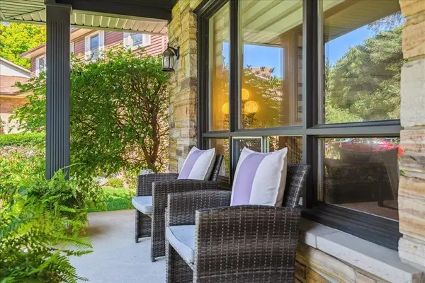 346 Kingsway PL, Milton, ON L9T 4C8