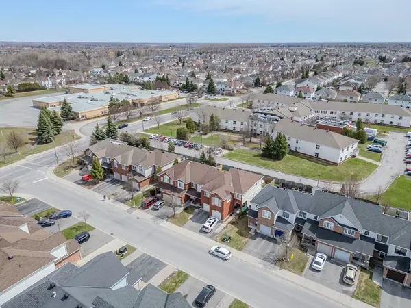 15 Calaveras AVE S, Barrhaven, ON K2J 4Z8