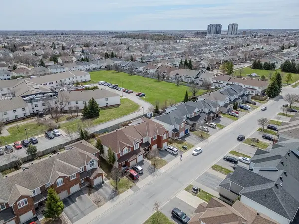 15 Calaveras AVE S, Barrhaven, ON K2J 4Z8