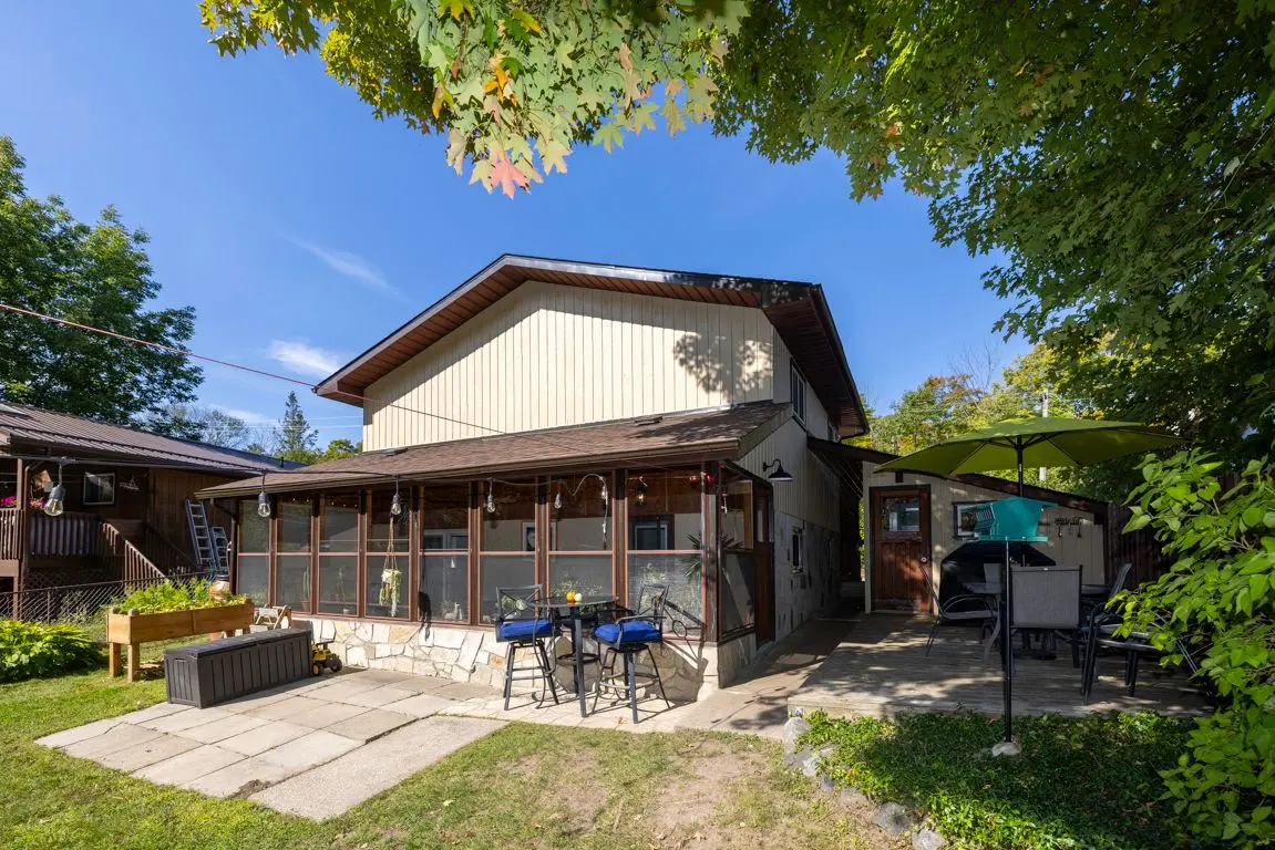 28 FOREST ST, Parry Sound, ON P2A 2P9