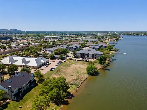 805 Hill Boulevard, Granbury, TX 76048