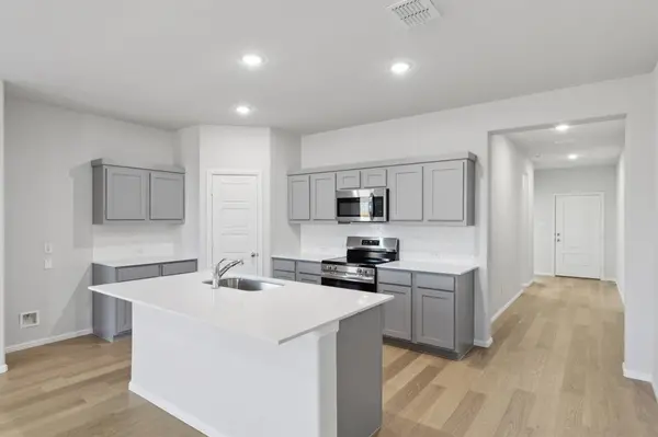909 Pistachio Drive, Alvarado, TX 76009