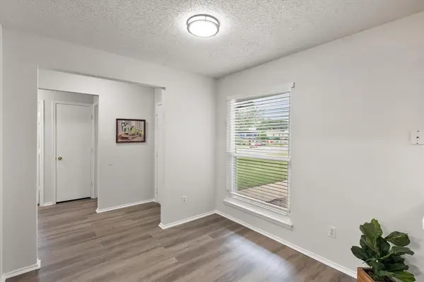 653 Ozark Avenue, Burleson, TX 76028