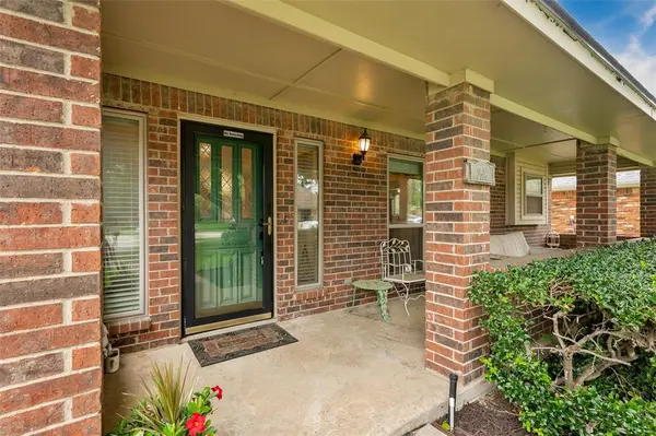 2516 Willowdale Drive, Carrollton, TX 75006