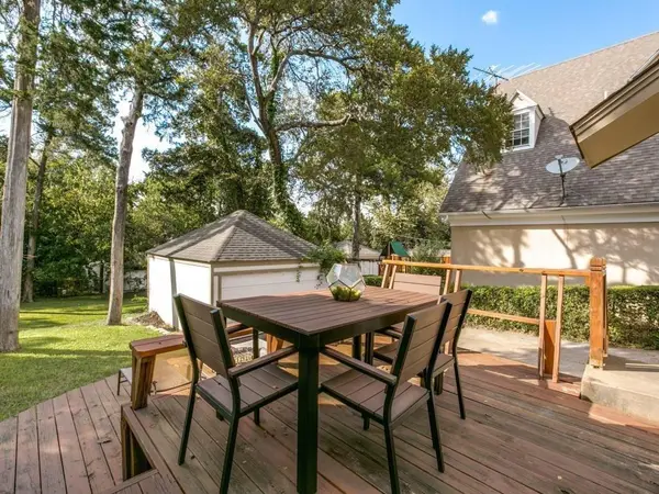 1523 Oak Knoll Street, Dallas, TX 75208