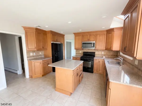 16 Knob Hill Rd, Washington Twp., NJ 07840