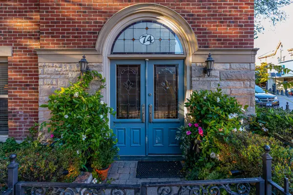 74 Aberdeen AVE, Toronto C08, ON M4X 1A2
