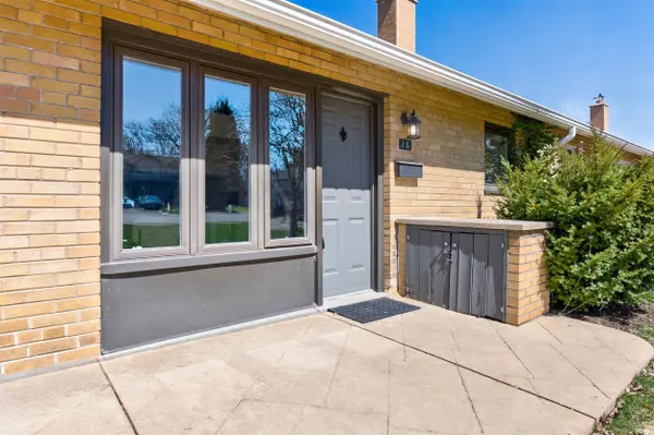 16 Burdock LN, Toronto C13, ON M3C 2G5