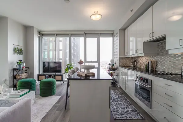 426 University AVE #2503, Toronto C01, ON M5G 1S9