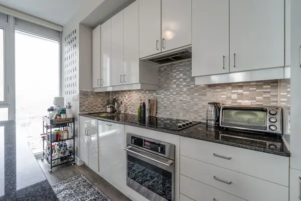 426 University AVE #2503, Toronto C01, ON M5G 1S9