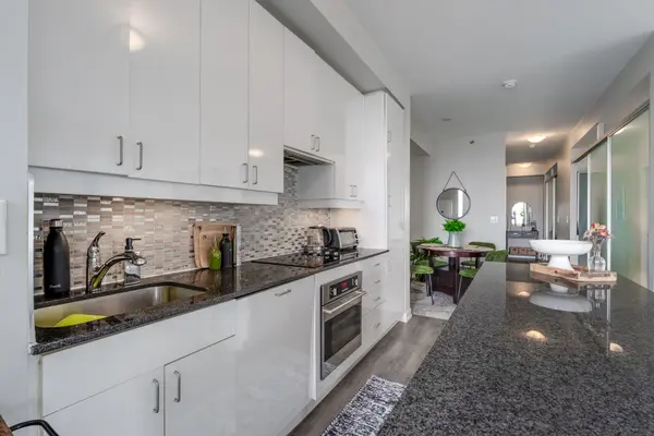 426 University AVE #2503, Toronto C01, ON M5G 1S9