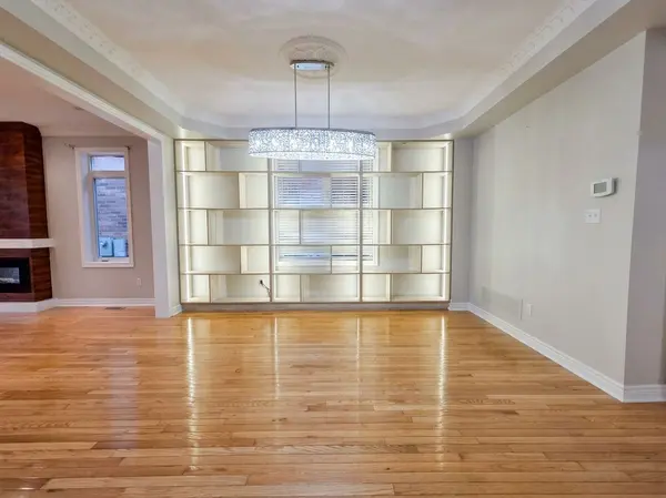 32 Arundel DR, Vaughan, ON L4H 2W6