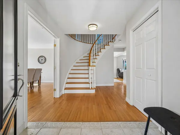 2103 Constance DR, Oakville, ON L6J 5V1