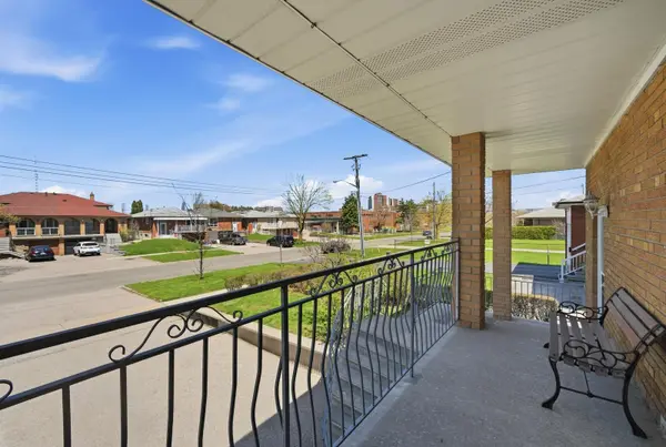 111 Shoreham DR, Toronto W05, ON M3N 1S8