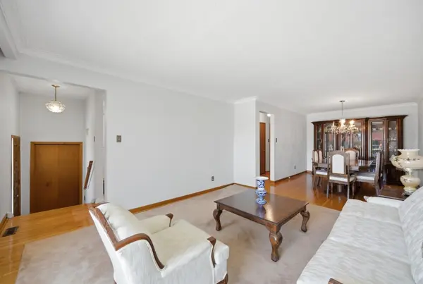 111 Shoreham DR, Toronto W05, ON M3N 1S8