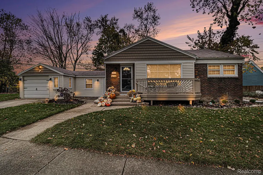 1815 E Lincoln ST, Birmingham, MI 48009