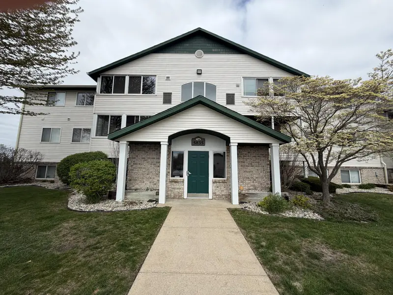 5835 Crosswinds DR #14, Norton Shores City, MI 49444
