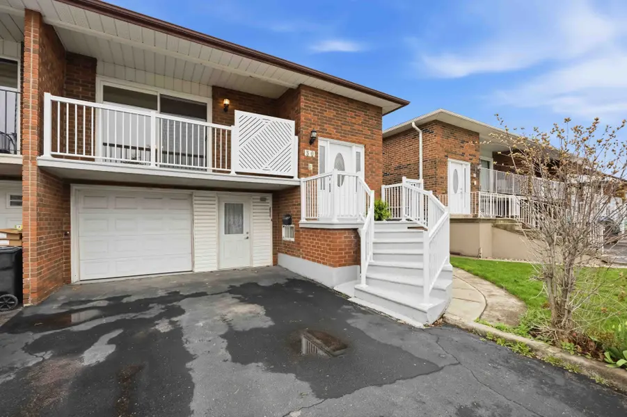 30 John Lindsay CT, Toronto W05, ON M3L 2K1