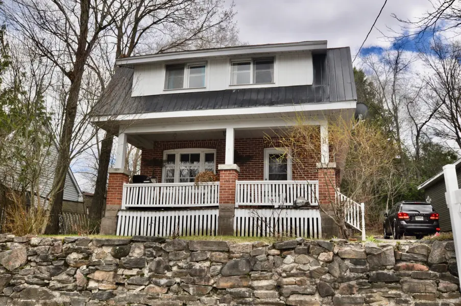 11 Florence ST E, Huntsville, ON P1H 1P8