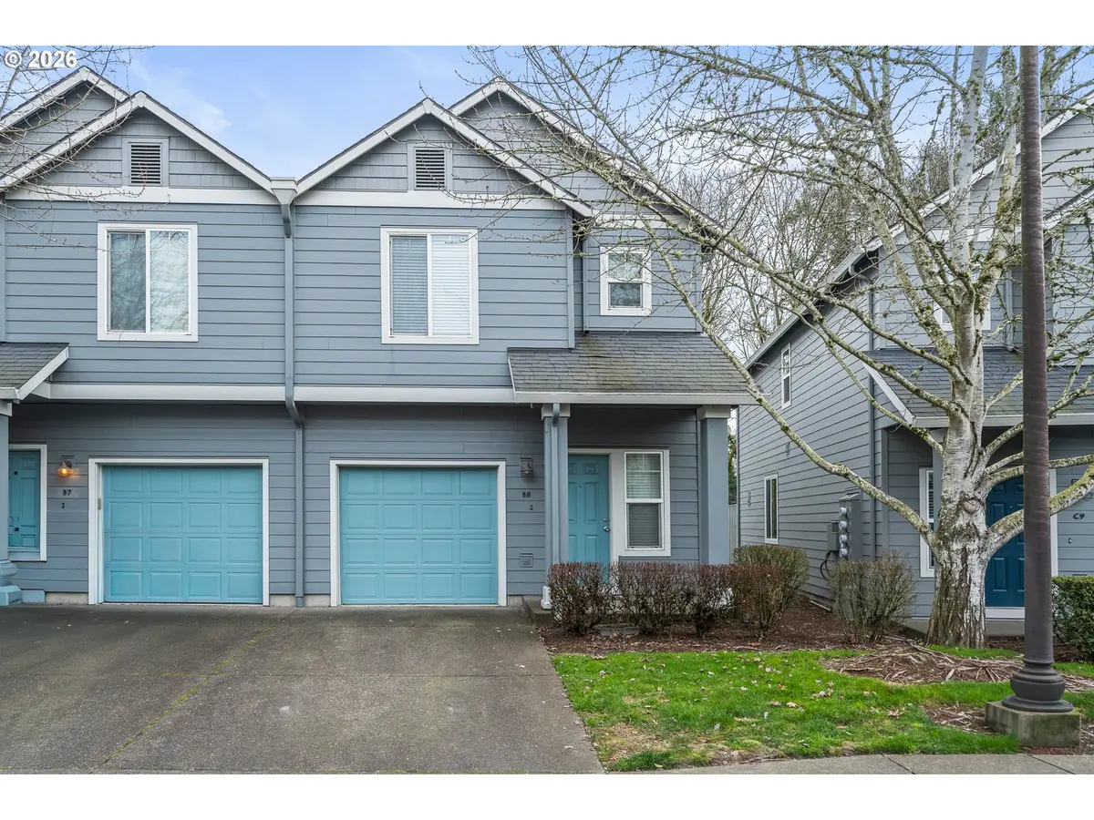 810 E 9TH ST #B8, Newberg, OR 97132