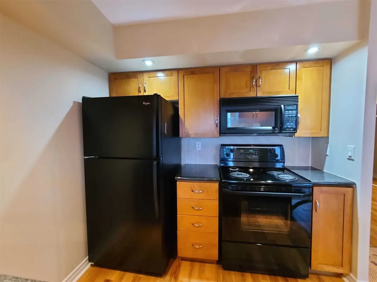 270 Wellington ST W #819, Toronto C01, ON M5V 3P5