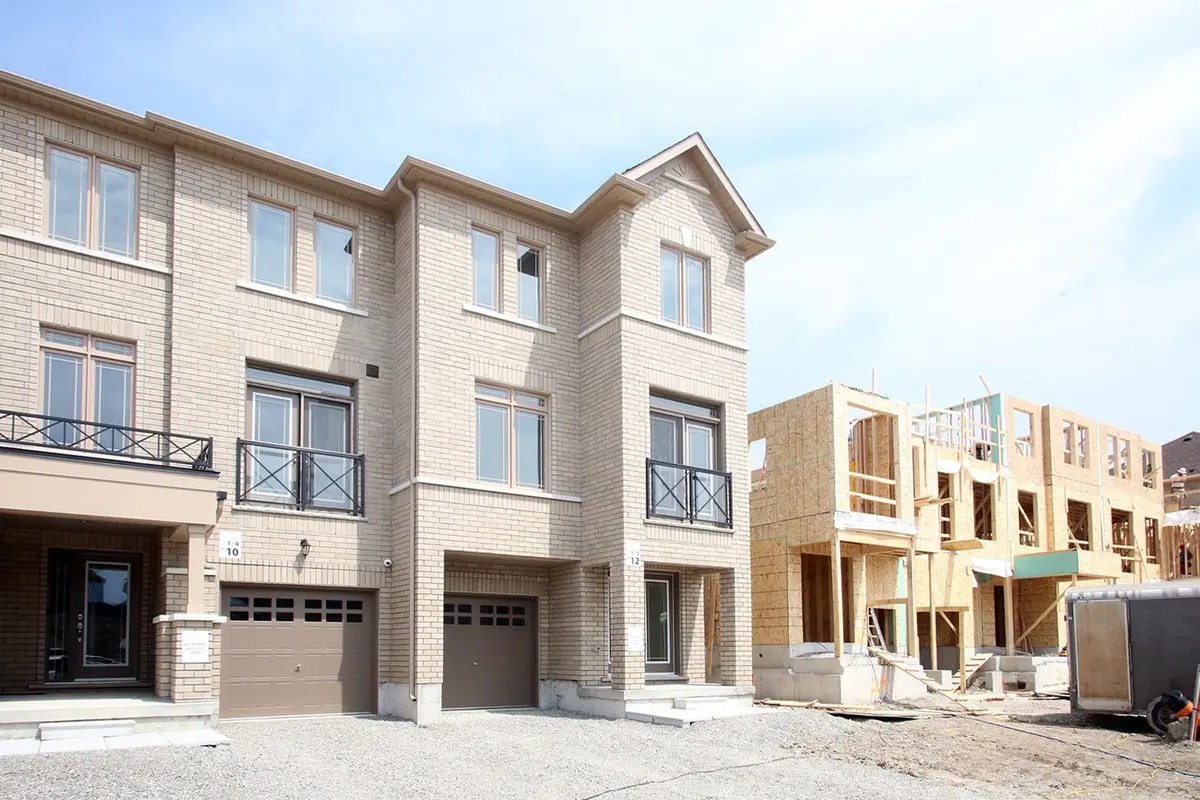 12 Elgin CT, Bradford West Gwillimbury, ON L3Z 4H7