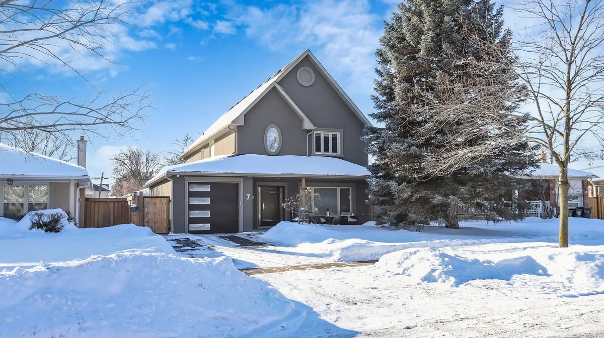 7 Forest Path CT N, Toronto W10, ON M9V 1L4