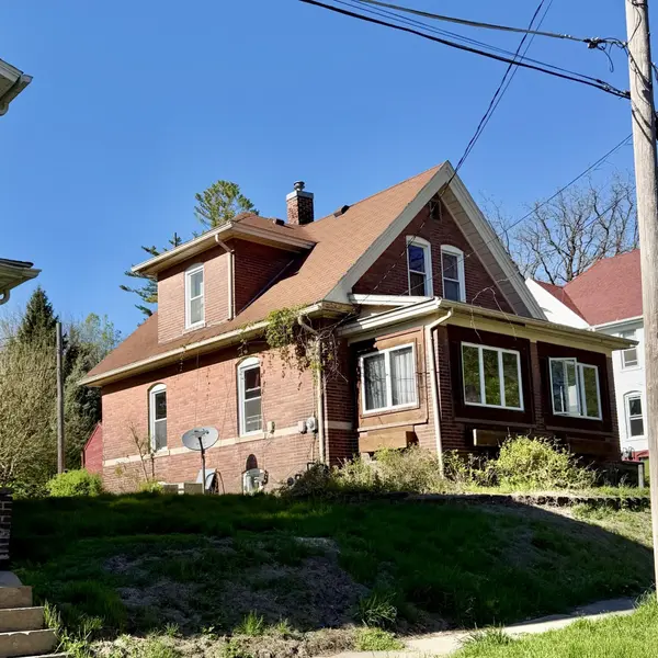 16 Van Street, Savanna, IL 61074