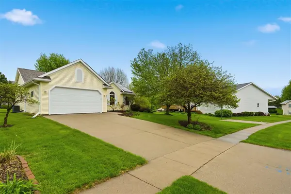 604 Redbird Run, Tiffin, IA 52340