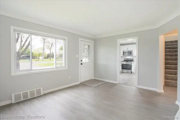 924 E Otis AVE, Hazelparkcity_oakland, MI 48030