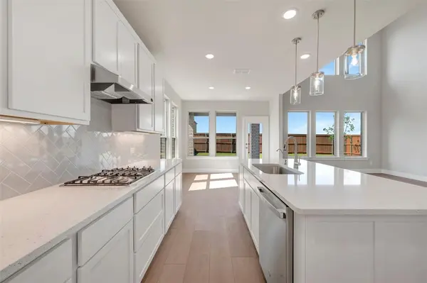 5333 Hybern Avenue, Aubrey, TX 76227