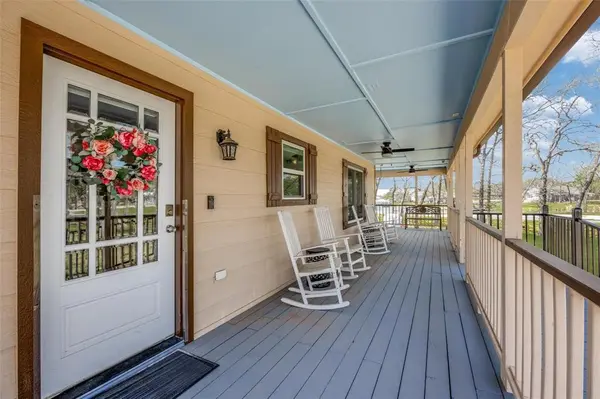 810 Kiowa Drive E, Lake Kiowa, TX 76240