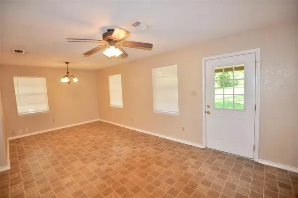 303 E 2nd Street E, Weatherford, TX 76086