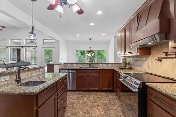 657 Hidden Lakes Boulevard, Gunter, TX 75058
