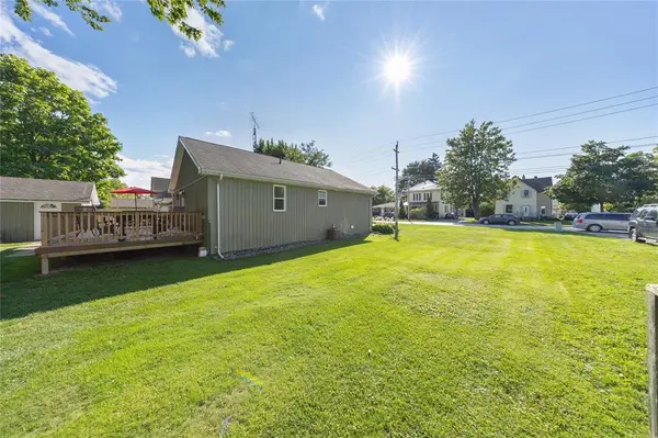 452 MAUDE Street, Petrolia, ON N0N 1E0