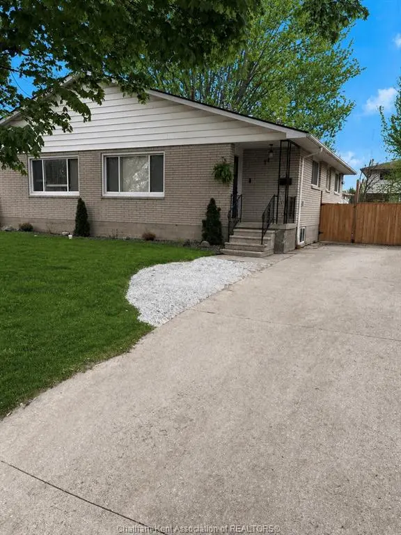 24 Sussex Street, Chatham, ON N7L 1L8