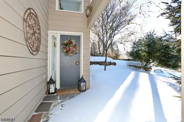 28 Bear Mountain Rd, Ringwood Boro, NJ 07456