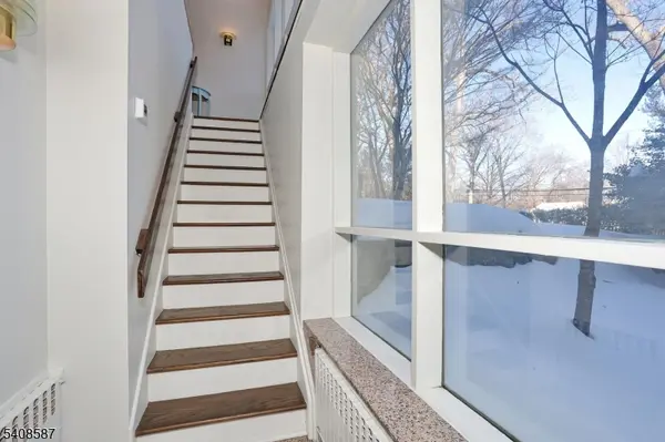 28 Bear Mountain Rd, Ringwood Boro, NJ 07456