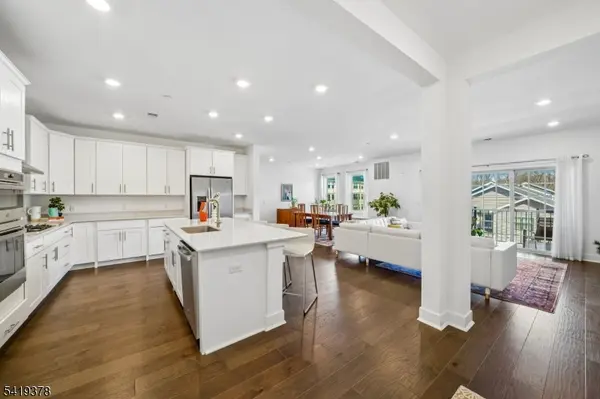 15 Whitney Ave,  Morris Plains Boro,  NJ 07950