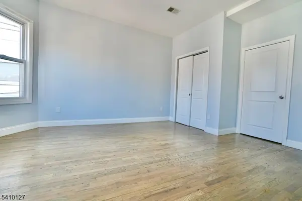 233 Bayview Ave, Jersey City, NJ 07305