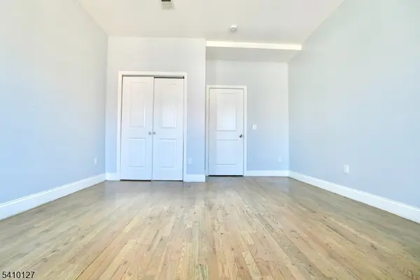 233 Bayview Ave, Jersey City, NJ 07305