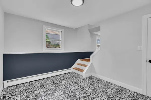 26 Laurie Rd, Roxbury Twp., NJ 07850