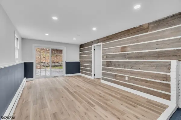 26 Laurie Rd, Roxbury Twp., NJ 07850