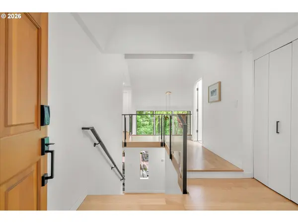 230 S CANBY ST, Portland, OR 97219