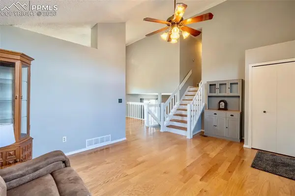 955 Crosstrail DR, Colorado Springs, CO 80906