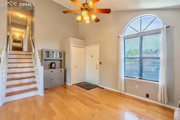 955 Crosstrail DR, Colorado Springs, CO 80906