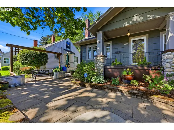 3737 SE 11TH AVE, Portland, OR 97202