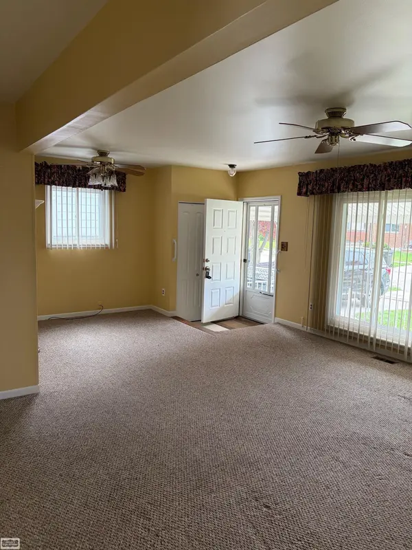 833 Bernie LN, Madisonheightscity_oakland, MI 48071