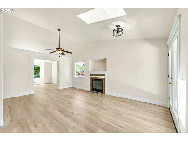 585 DUBLIN AVE, Eugene, OR 97404